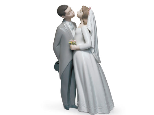 Lladro A Kiss to Remember - Wedding Figurine