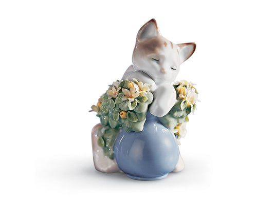 Lladro Dreamy Kitten