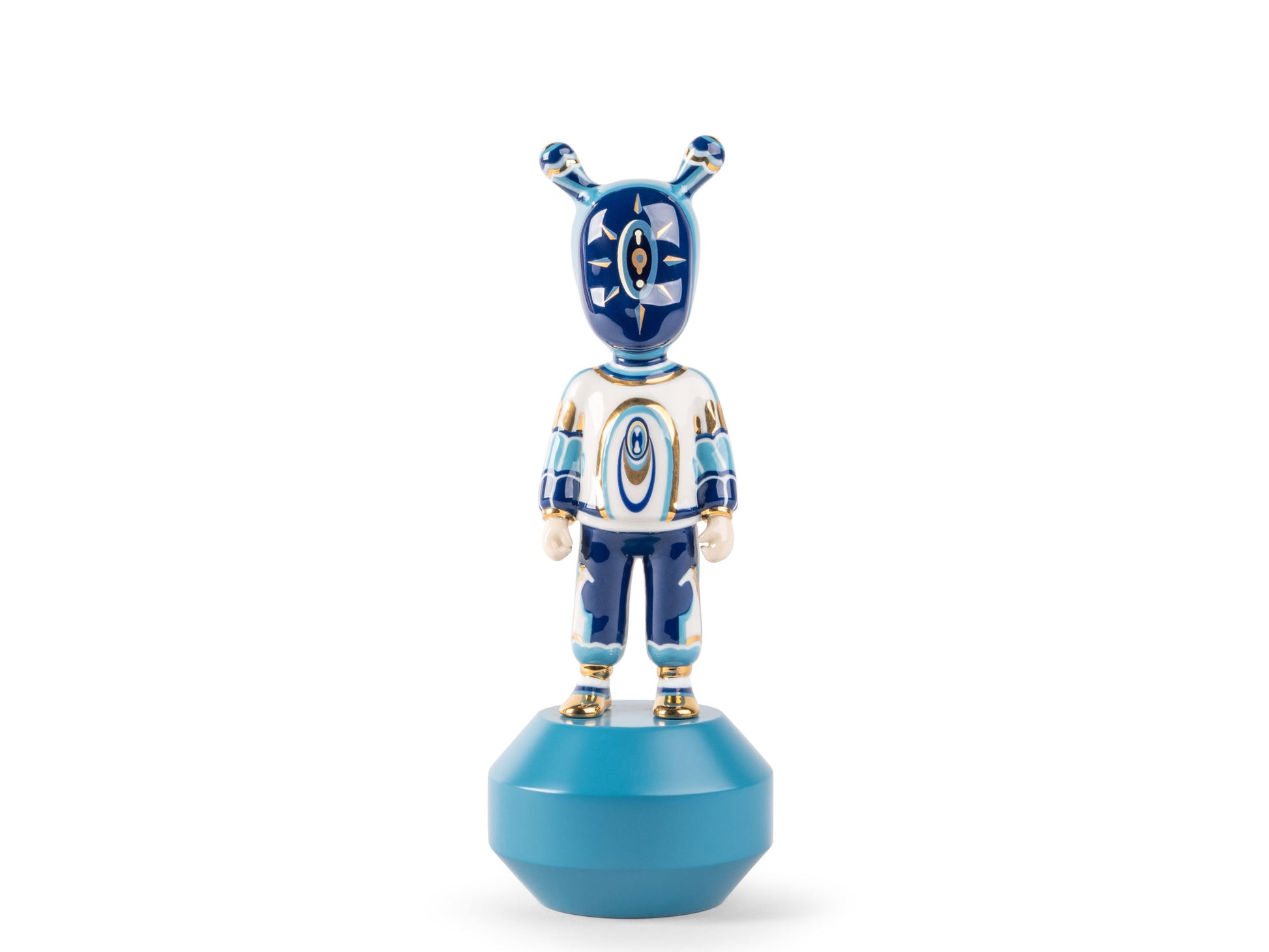 A humanoid figure on a rounded base, decorated with abstracted white, blue and gold clothing patterns