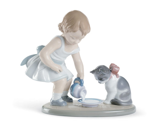 Lladro Kitty's Breakfast Time