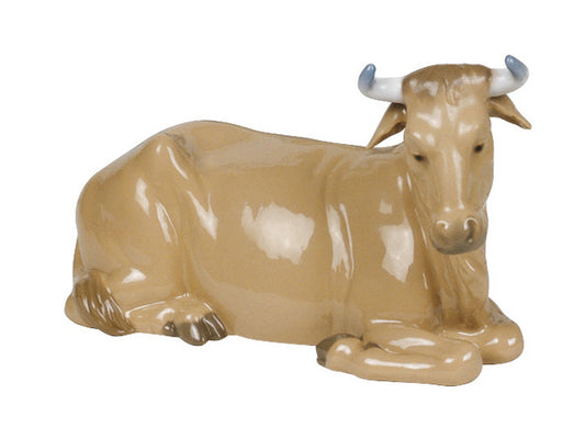 A beautiful porcelain sculpture of a male Calf, with it's shiny brown coat makes it a perfect addition to your Nativity set or Animal Collection. Size: 11 x 19 cm. By Nao Product Code: 02000309