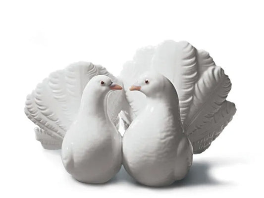 Lladro Porcelain Pair of Dove Figurine