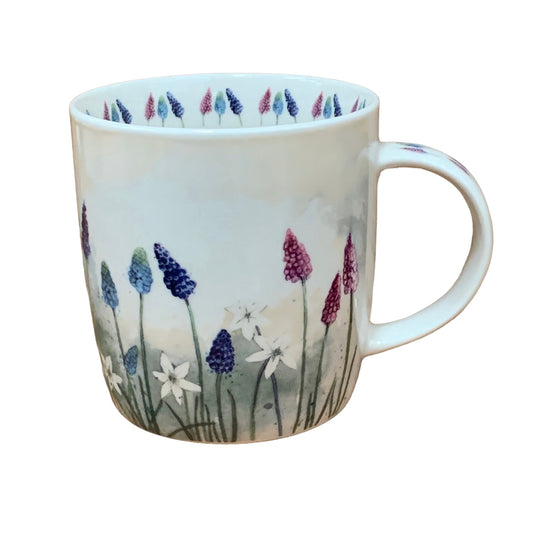 This Alex Clark mug is illustrated with a lovely array of different colour grape hyacinths flowers.  This mug also features an illustration of flowers around the inside rim & illustrations down the handle