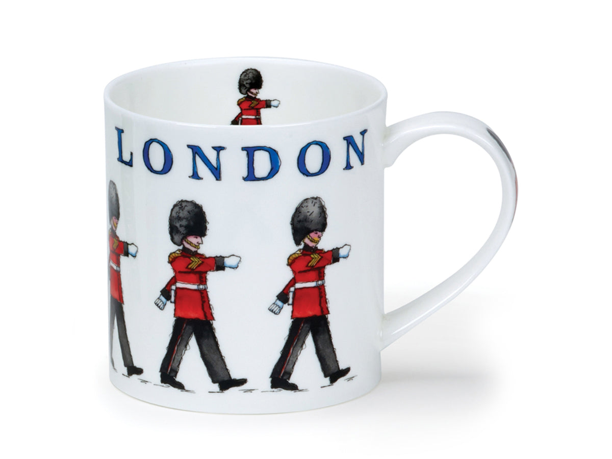 This Dunoon Orkney London On Parade Mug is made from a fine bone china and depicts the Queen's Guard marching around its exterior in unison. The sketches are hand drawn and have been printed to give a unique sketch-like effect.
