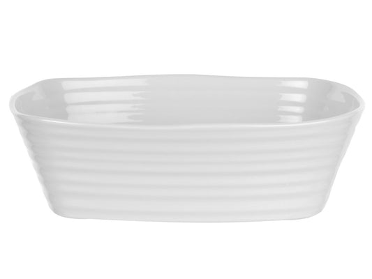 This Sophie Conran Small Rectangular Roasting Dish is idea for preparing side dishes such as roasted vegetables or a meal for one. Designed with a ripple effect, the piece has been finished with a clear glaze over the white ceramic, and is microwave, dishwasher and freezer safe.