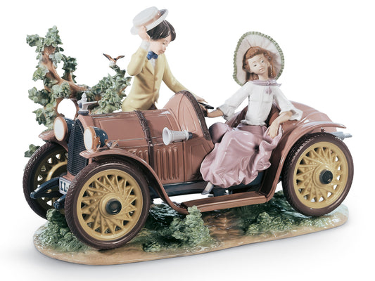 Lladro Young Couple With Car (Limited Edition of 1500)