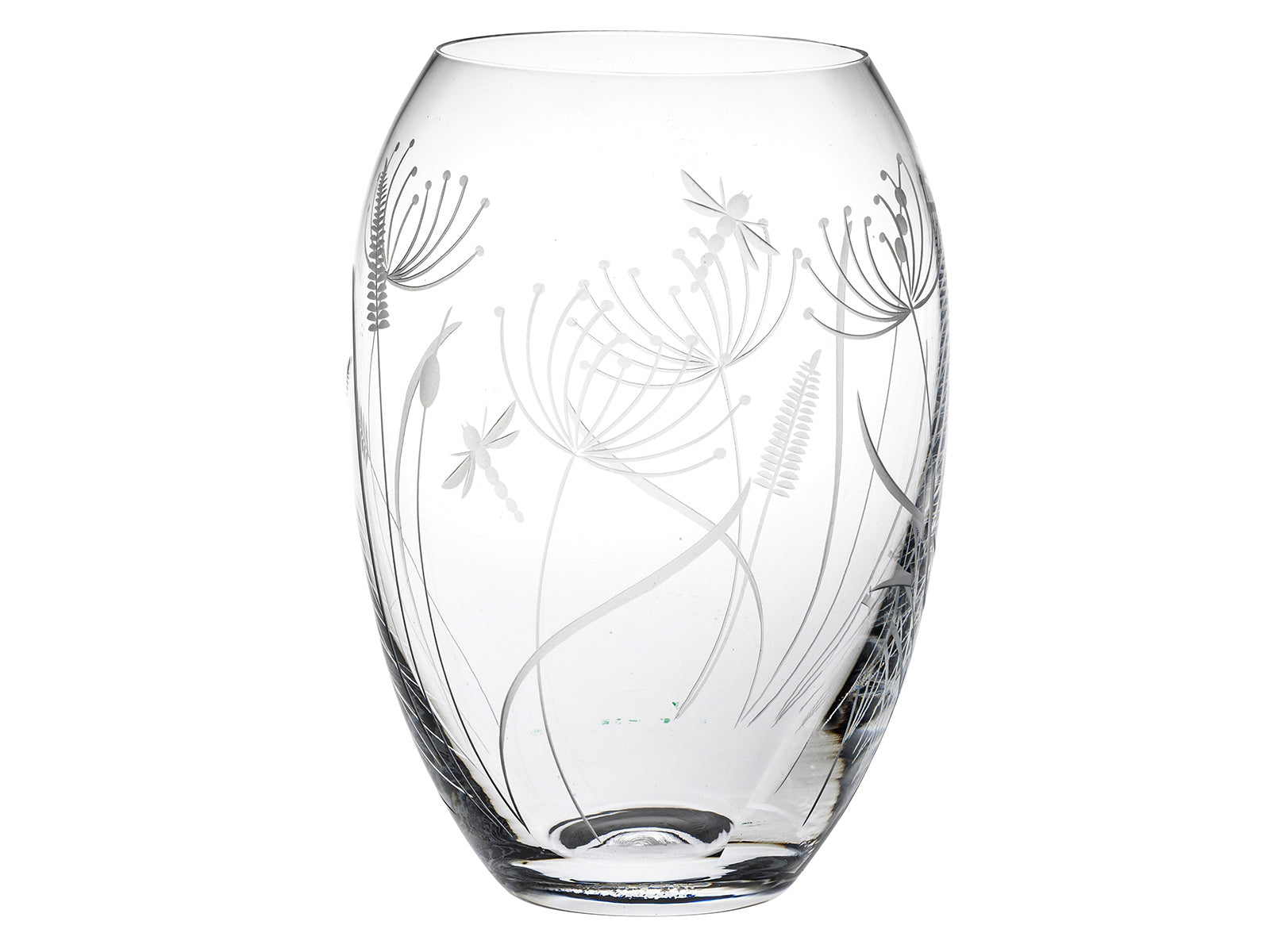Royal Scot Crystal Dragonfly Vase - Barrel / Medium is made from the finest crystal and hand-crafted in Britain with the staple Sanderson design of two dragonflies amongst a field of dandelions and bulrushes. A slightly wider vase, it is ideal for longer-stemmed flowers.