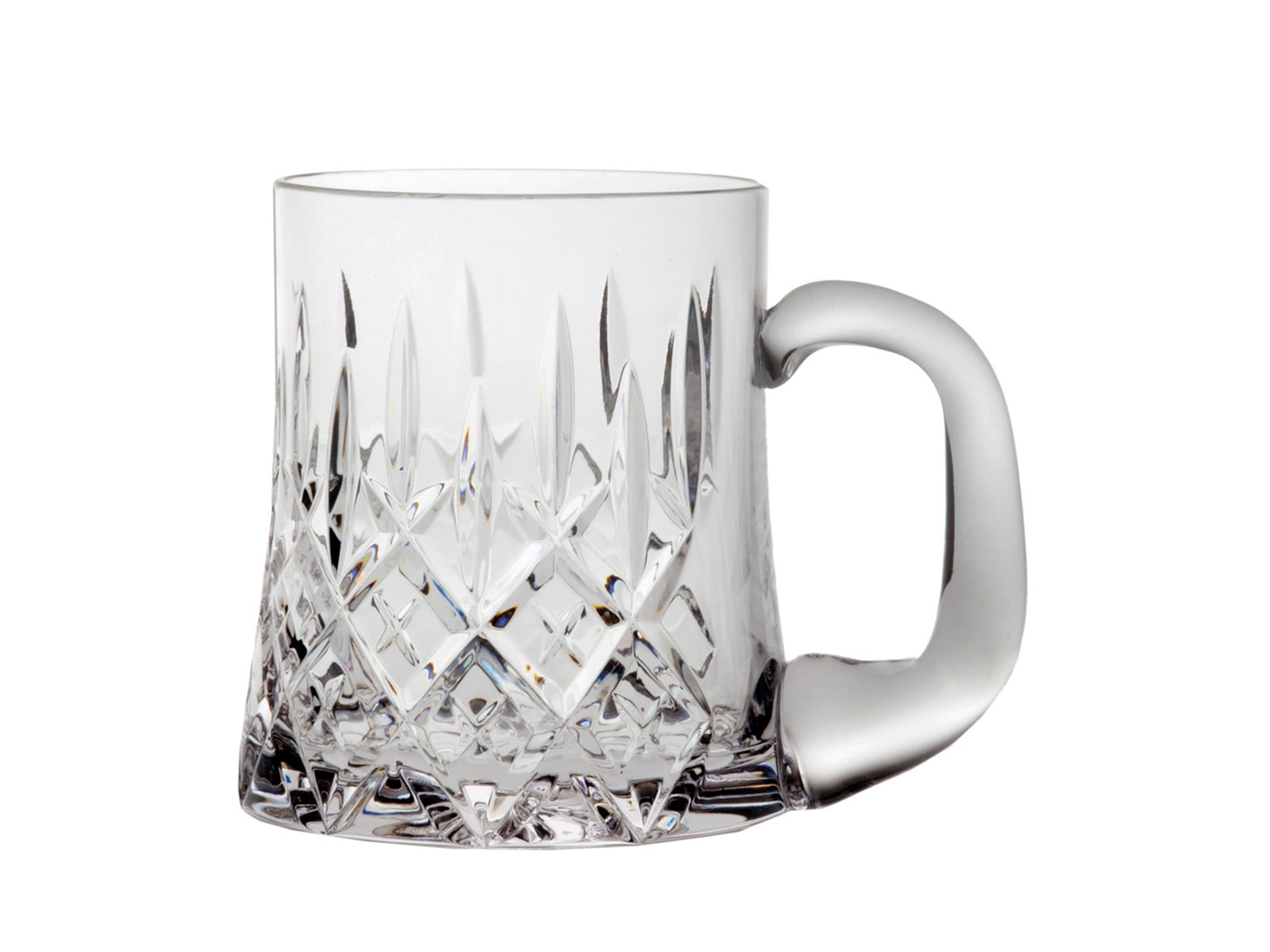 This Royal Scot Crystal London Tankard - Medium has been hand-cut by expert artisans with the elegant single-flicked London design. Smaller than a pint glass, this tankard is ideal for decanting your bottled brews into to enjoy them in style.