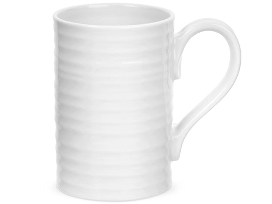 This Sophie Conran Tall Mug has been crafted of a white porcelain and designed with a rippling watery effect on its body. Finished with a clear glaze for durability, this is ideal for enjoying morning brews of tea or coffee.
