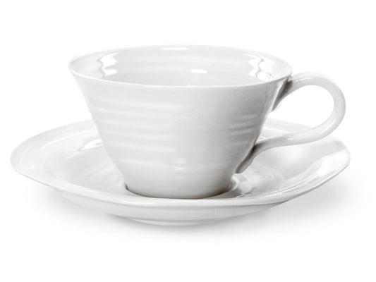 This Sophie Conran Tea Cup and Saucer have been made from a white porcelain with a clear glaze finish. They have been designed with Sophie's staple ripple effect on both items, and is the ideal capacity for the perfect cup of tea.