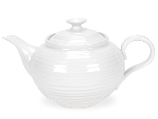 This Sophie Conran teapot has been made from a white porcelain that has been finished in a clear glaze. It is designed with Sophie's textured rippling effect, and holds over 1 litre's worth of tea.